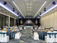 En restaurant eller et andet spisested på INDOTEL HALONG HOTEL