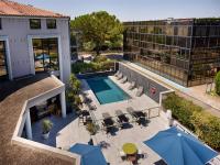 Πισίνα στο ή κοντά στο Radisson Hotel Aix En Provence