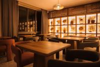 O zonă de relaxare la AnoMansa Beach Resort at Elmina Bay