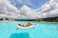 The swimming pool at or close to Le Ginestre Arte Vacanze