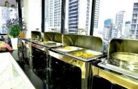 ニャチャンにあるHola Nha Trang hotelのレストランの一列