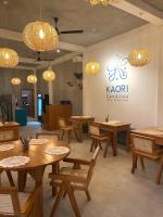 En restaurant eller et andet spisested på Kaori Cafe and Villa