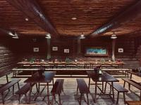 Un restaurante u otro lugar para comer en Vergi puhkemajad