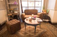 A seating area at Roma 2B