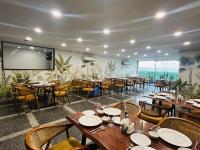 Restaurace v ubytování Royal Studio Golf course road - Gurugram
