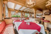 Un restaurante u otro lugar para comer en Pension Almrausch