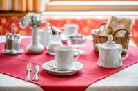 Tetera y cafetera en Pension Almrausch