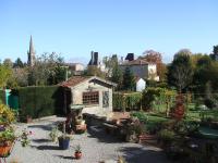 a garden with a small house in the middle at Chambres d&#39;Hôtes Bienvenue in LʼAbsie