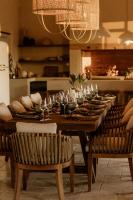 Χώρος καθιστικού στο Otjiwa Savanna Luxury Villa