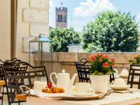 Jedlo v ubytovaní bed & breakfast alebo blízkom okolí
