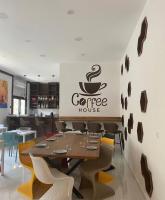 Tetera y cafetera en Aichti Hotel