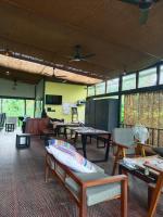 Et tv og/eller underholdning på Kyna Backwater Resort Aalappuzha