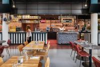 Restaurace v ubytování The Social Hub Delft Extended Stay