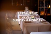 En restaurant eller et andet spisested på Appartements by Romantik Hotel zur Sonne