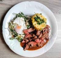 Jídlo v penzionu nebo okolí