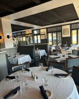 Restaurace v ubytování Four Points by Sheraton Norwood Conference Center