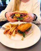 Jídlo v hotelu nebo okolí