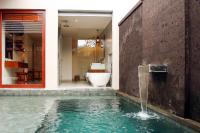 Theanna Villa and Spa Cangguの敷地内または近くにあるプール