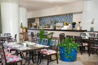 En restaurant eller et andet spisested på Ocean Breeze Puerto Vallarta