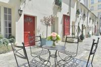 Een patio of ander buitengedeelte van Unic Renoir Saint Germain