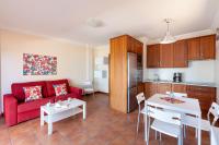Kuchyň nebo kuchyňský kout v ubytování Apartamentos Terrazas Los Gigantes by Suncanarias
