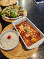 维多利亚ibis budget Vitoria的饭碗和饭碗