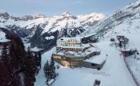 un edificio en la cima de una montaña cubierta de nieve en Berghotel Trübsee - Accessible Only by Cable Car, en Engelberg