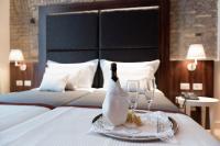 A bed or beds in a room at Navona Luxury Guesthouse