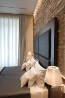 A bed or beds in a room at Navona Luxury Guesthouse