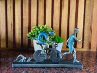 uma estatueta de um homem andando de bicicleta em Ciabel Hotel and Fitness Center em San Juan