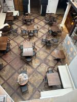 Un restaurante u otro lugar para comer en Distrito Hostal Y Gatro bar