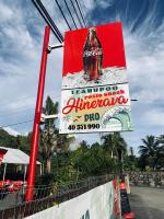 un cartello per un ristorante con una bottiglia di Coca-Cola di Pension Terehaunui Teahupoo a Teahupoo