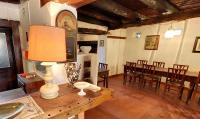 Televízia a/alebo spoločenská miestnosť v ubytovaní Agriturismo Casa de Bertoldi