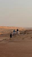 Επισκέπτες που μένουν στο FYAFY Bidiyah Bedouin Camp