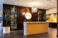 een wijnwinkel met wijnflessen bij Hilton Tampa Downtown in Tampa