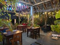 Restaurace v ubytování Dot's bey beach cabanas