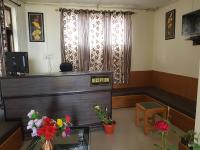 Μια τηλεόραση ή/και κέντρο ψυχαγωγίας στο Forest Vibes Kalatop-Rooms And Restaurant