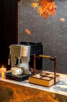 大同市にあるYifan Shangyuanのカウンターの上に置かれたコーヒーメーカー