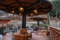 Un restaurant u otro lugar para comer en The Getaway Resort