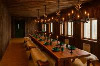 En restaurant eller et andet spisested på Arctic Shaman Adventures -Jurtta