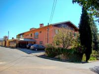 a building on the side of a street at Pousada Sino dos Ventos in Campos do Jordão