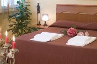 A bed or beds in a room at Argentiere Room Apartments