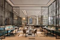 uma representação de um restaurante com mesas e cadeiras em InterContinental Halong Bay Resort by IHG em Ha Long