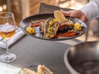 Jídlo v hotelu nebo okolí