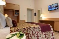 A television and/or entertainment centre at Navona Luxury Guesthouse