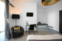 A television and/or entertainment centre at B&B Roda Barocco