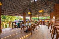 Un restaurant u otro lugar para comer en Hese Ecolodge Phu Quoc managed by Rosie