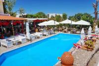 Bazén v ubytování Vasilaras Hotel nebo v jeho okolí