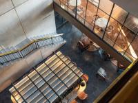 Una vista aérea de una escalera y un banco. en Costanero Hotel Montevideo - MGallery Collection, en Montevideo