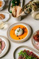 Una mesa con platos de comida encima en Bayside Geelong Hotel & Apartments, an Ascend Collection Hotel, en Geelong